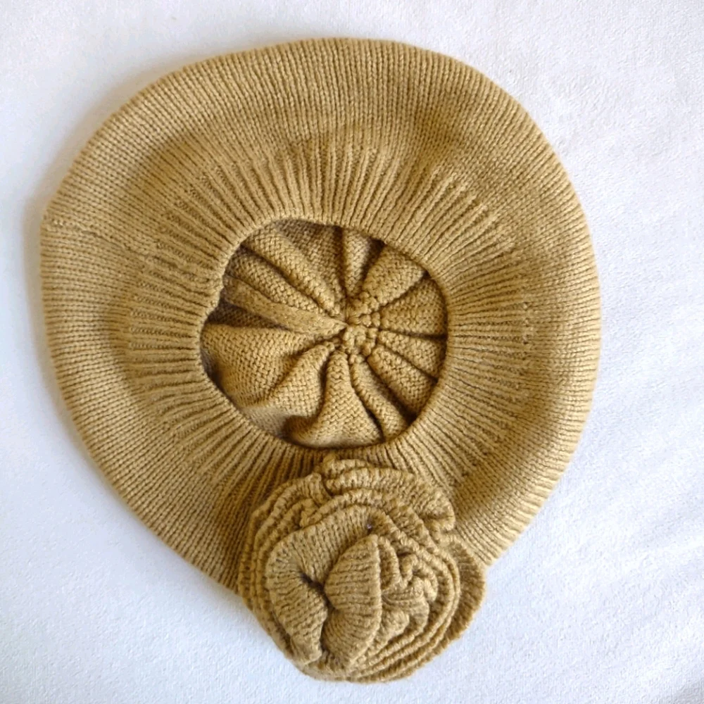 Hat Knit Rosette Tan